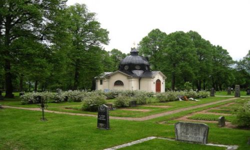 Zdjecie SZWECJA / DALARNA / HEDEMORA / NA SZWEDZKIM CMENTARZU