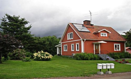 Zdjecie SZWECJA / OREBRO /   OLSHAMMAR / DOM NA PERYFERIACH