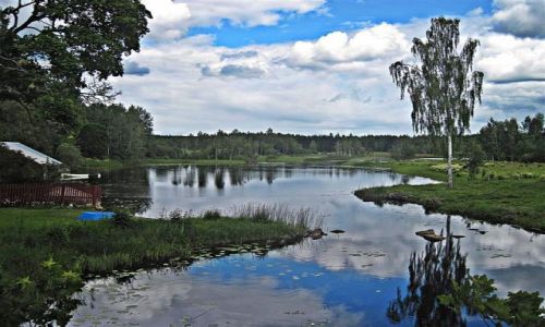 Zdjcie SZWECJA / VASTMANLAND / OKOLICE NORBERG / NAD RZECZK