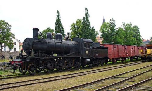 Zdjecie SZWECJA / OREBRO / MUZEUM KOLEJNICTWA-NORA / STOI NA STACJI LOKOMOTYWA.....