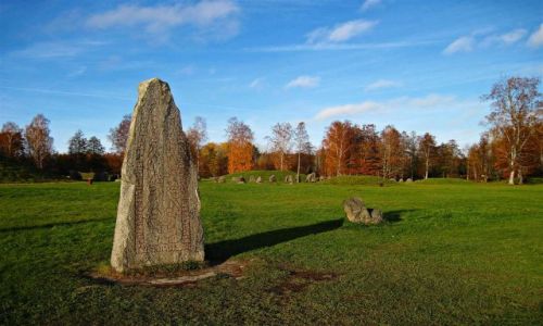 Zdjcie SZWECJA / VASTMANLAND / BADELUNDA / CMENTARZ  WIKINGW