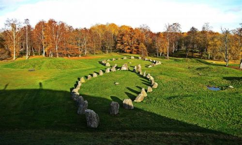 Zdjecie SZWECJA / VASTMANLAND / BADELUNDA / CMENTARZ  WIKINGW