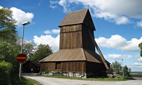 Zdjecie SZWECJA / VASTMANLAND / HARKEBERGA / KOCIӣ  W  HARKEBERGA