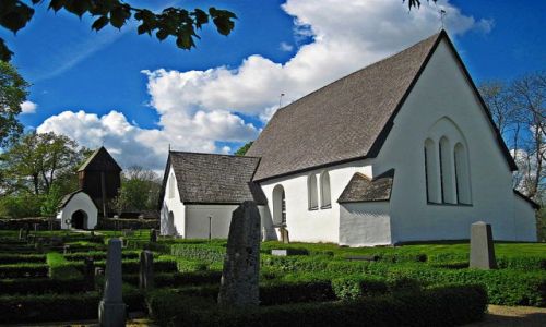 Zdjecie SZWECJA / VASTMANLAND / HARKEBERGA / KOCIӣ  W  HARKEBERGA