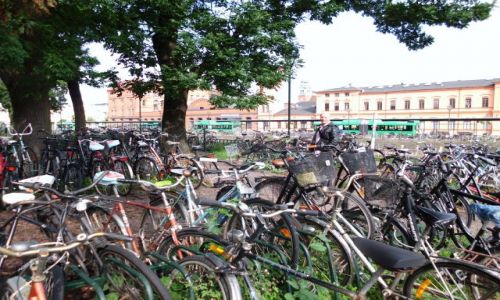 Zdjecie SZWECJA / Malmo / Dworzec / Parking przed dworcem w Malmo