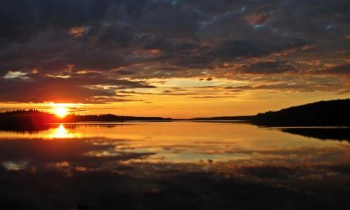 Zdjecie SZWECJA / VASTERBOTTEN-LAPONIA / UMEALVEN / PRZED  BURZ