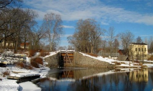 Zdjecie SZWECJA / VASTMANLAND / FAGERSTA-STROMSHOLMS KANAL / OCZEKIWANIE 