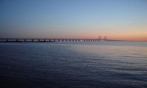 Zdjęcie SZWECJA / Malmoe / pole namiotowe nad ciesnina Limhamn / Most miedzy Szwecja a Dania przy zachodzie slonca