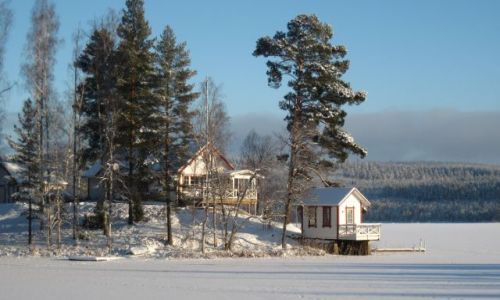 Zdjęcie SZWECJA / DALARNA / JEZIORO ISSEN / DOM NAD JEZIOREM