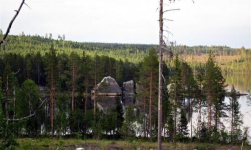 Zdjęcie SZWECJA / VASTERBOTTEN-LAPONIA / OKOLICE SKELLEFTEA / ZATOPIONE SKAŁY