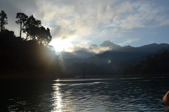 Zdj cia: Khao Sok National Park, Surat Thani, Poranek na jeziorze, TAJLANDIA