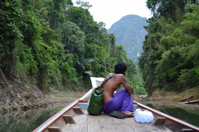 Zdj cia: Khao Sok National Park, Surat Thani, Lokalny przewodnik podczas jednej w wypraw odzi, TAJLANDIA