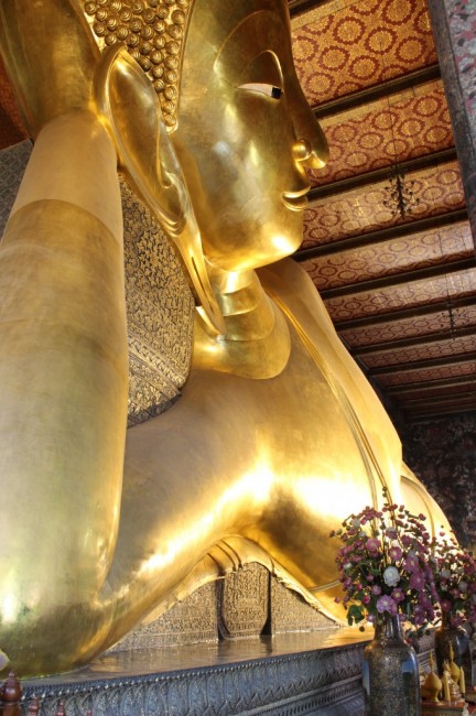 Zdj cia: Wat Pho, Bangkok, Le��cy Budda w Wat Pho, TAJLANDIA