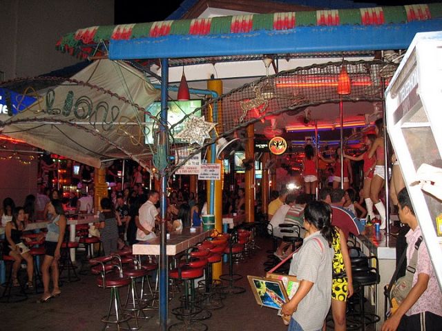 Zdjęcia: Patong, Bangla Road, Phuket, Białe kozaczki , TAJLANDIA Zdjęcia: Patong, Bangla Road, Phuket, Białe kozaczki , TAJLANDIA