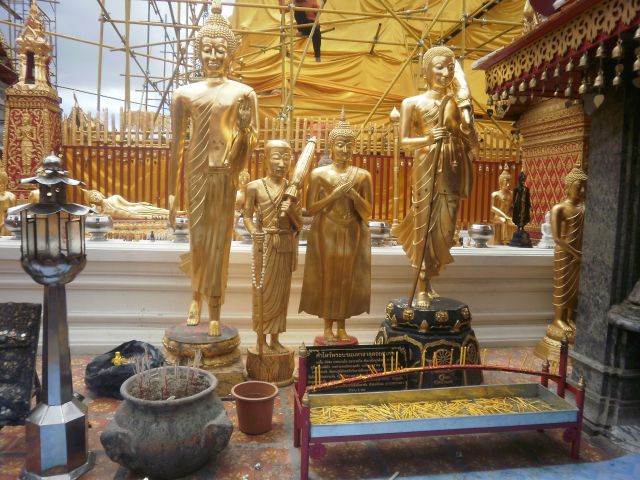 Zdjęcia: wat doi suthep, chiang mai, figurki buddy, TAJLANDIA Zdjęcia: wat doi suthep, chiang mai, figurki buddy, TAJLANDIA