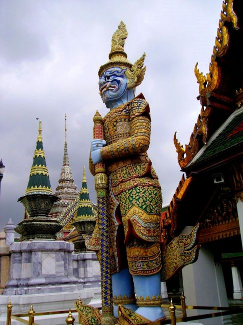 Zdjęcia: zespól Pałacowo-świątynny, Bangkok, pilnuje, TAJLANDIA Zdjęcia: zespól Pałacowo-świątynny, Bangkok, pilnuje, TAJLANDIA