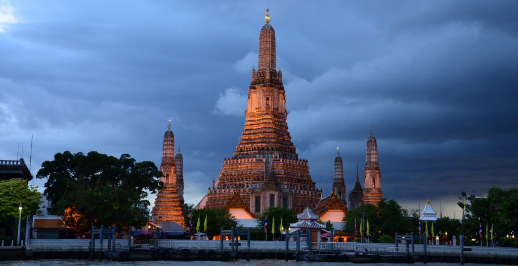 Zdjęcia: Wat Arun, Bangkok, Przed burzą, TAJLANDIA Zdjęcia: Wat Arun, Bangkok, Przed burzą, TAJLANDIA