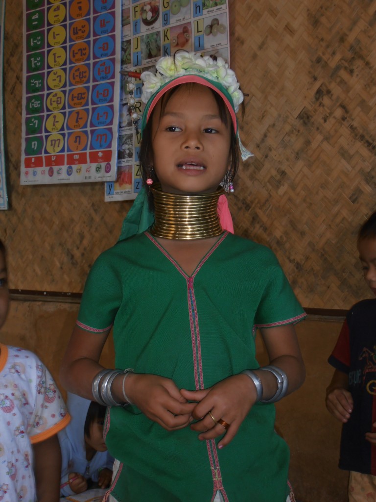 Zdjęcia: wioska, chiang rai, dziewczynka, TAJLANDIA Zdjęcia: wioska, chiang rai, dziewczynka, TAJLANDIA