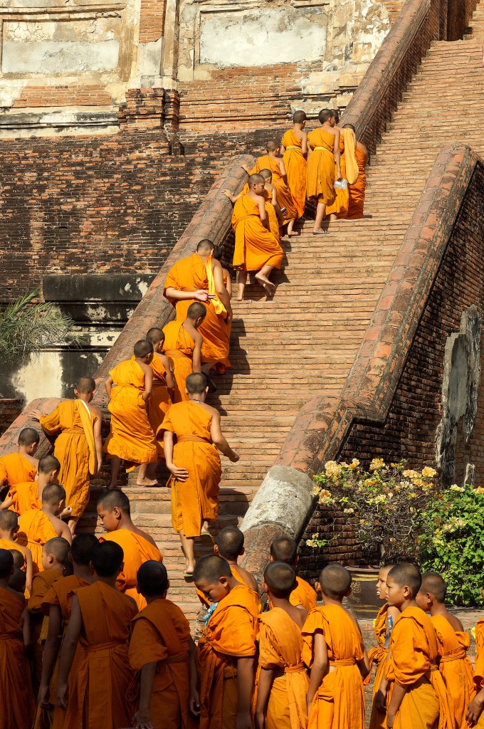 Zdjęcia: Ayuttaya, Młodzi mnisi., TAJLANDIA Zdjęcia: Ayuttaya, Młodzi mnisi., TAJLANDIA