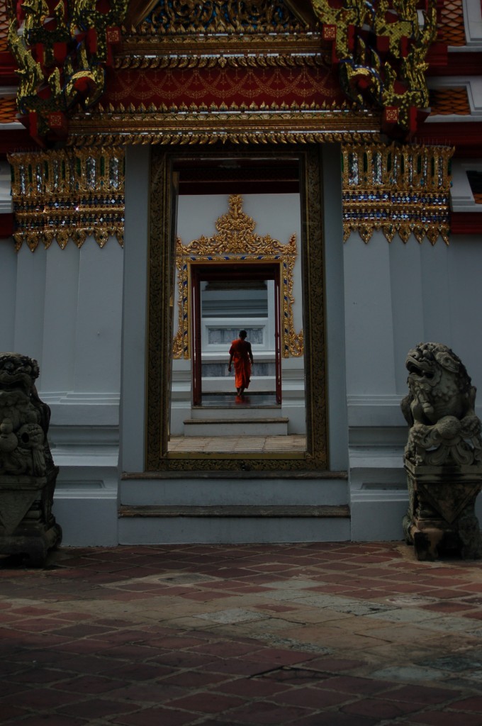 Zdjęcia: Bangkok, ----, mnich, TAJLANDIA Zdjęcia: Bangkok, ----, mnich, TAJLANDIA