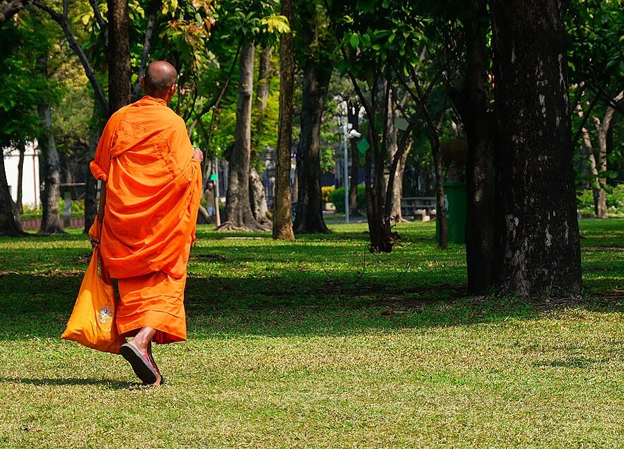 Zdjęcia: Park, Bangkok , mnich, TAJLANDIA Zdjęcia: Park, Bangkok , mnich, TAJLANDIA
