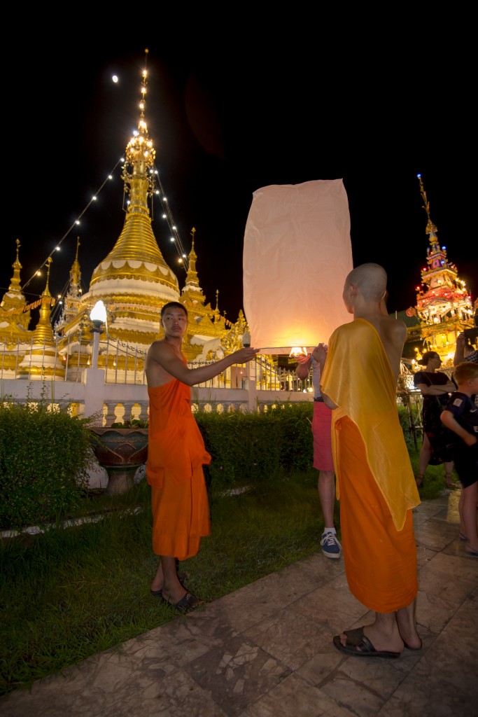 Zdjęcia: Mae Hong Son, Mae Hong Son, Loy Krathong, TAJLANDIA Zdjęcia: Mae Hong Son, Mae Hong Son, Loy Krathong, TAJLANDIA