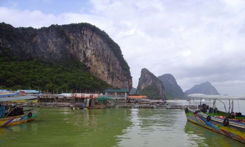 Zdjęcie TAJLANDIA / południowa Tajlandia / wioska Koh Paneye / widok na pływającą wioskę