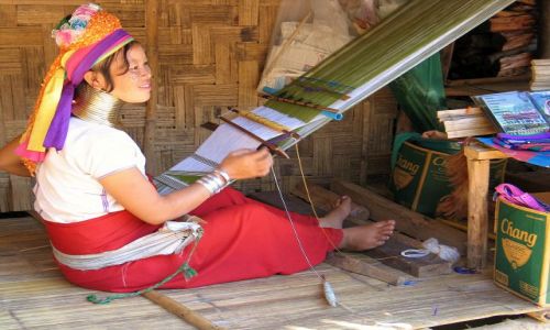 Zdjecie TAJLANDIA / okolice Chiang Mai / 7 tribes village / Kobieta...i jej 