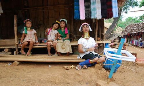 Zdjęcie TAJLANDIA / - / plemię Padaung / w wiosce...