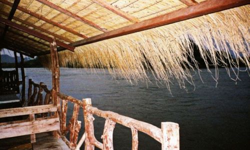 Zdjęcie TAJLANDIA / Kanchanaburi /   / Nocleg na rzece Kwai