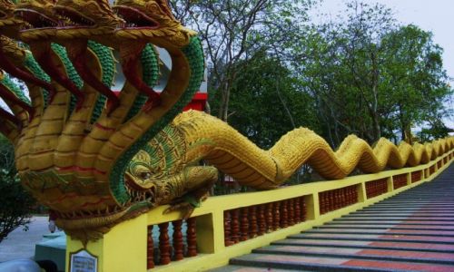 Zdjęcie TAJLANDIA / Pattaya / Wat Phra Yai / Schody do Wielkiego Buddy