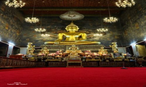 TAJLANDIA / Bangkok / witynia / Otarz w wityni