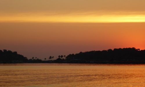 Zdjęcie TAJLANDIA / Ko Chang / Bang Bao Beach / zmierzch