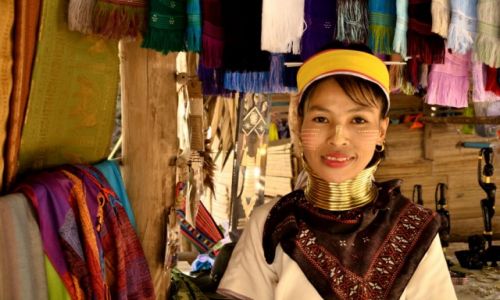 Zdjcie TAJLANDIA / prowincja Chiang Mai / Wioska Karenw / Duga Szyja -Konkurs