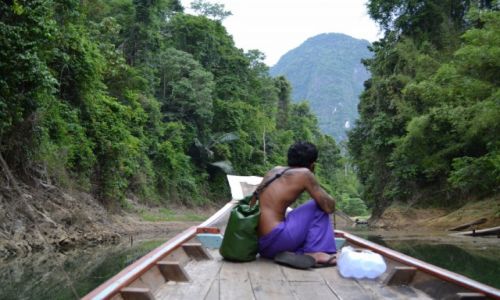 Zdjcie TAJLANDIA / Surat Thani / Khao Sok National Park / Lokalny przewodnik podczas jednej w wypraw odzi