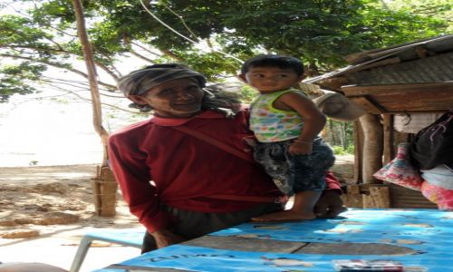 Zdjecie TAJLANDIA / Kantiang / Koh Lanta / Rybak z wnuczkiem :-)