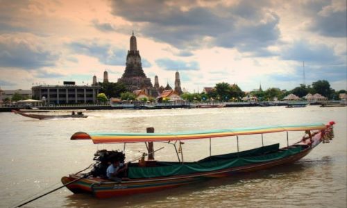 Zdjęcie TAJLANDIA / - / Bangkok / Wat Arun z drugiego brzegu Chao Phraya river