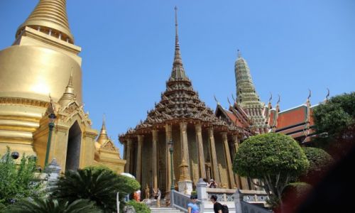 Zdjcie TAJLANDIA / Bangkok / Wat Phra Kaeo / Ociekajca zotem witynia