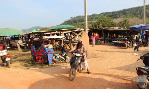 TAJLANDIA / Krabi / Koh Lanta / Targ na Koh Lancie