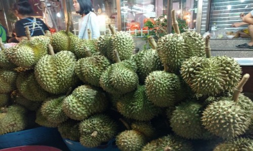 Zdjecie TAJLANDIA / Bangkok / uliczny bazar / duriany