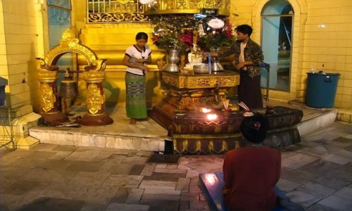 Zdjcie MYANMAR / Yangon / Yangon / Sule Paya - detal