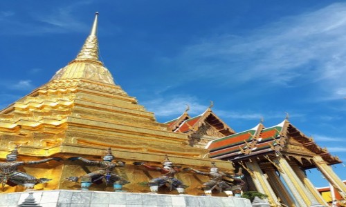 Zdjcie TAJLANDIA / Bangkok / Wat Phra Kaeo / Olniewajce i monumentalne 