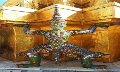 Zdjcie TAJLANDIA / Bangkok / Wat Phra Kaeo / Demon strzegcy zotej chedi