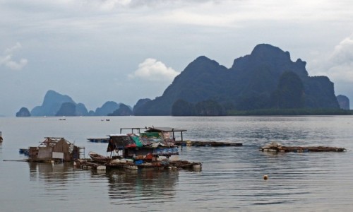 Zdjcie TAJLANDIA / Phang Nga / Ko Panyi / Na wodzie