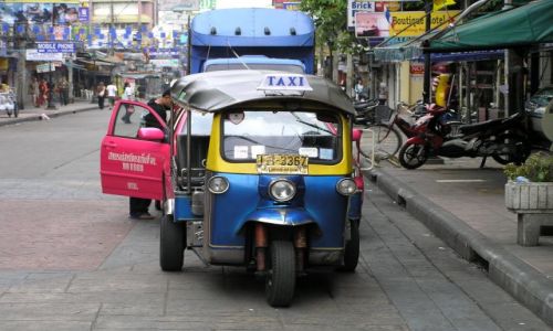 Zdjęcie TAJLANDIA / Bangkok / rano na Khaosan / tuk tuk