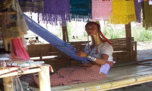TAJLANDIA / pnoc Tajlandii / na pnoc od Chiang Mai / dugoszyja Karenka