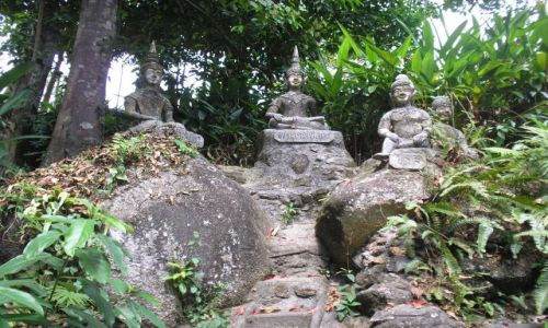 Zdjęcie TAJLANDIA / Ko Samui  / świątynia / a oni tak sobie siedzą