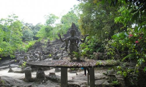 Zdjecie TAJLANDIA / Ko Samui / świątynia / zagubiona świątynia
