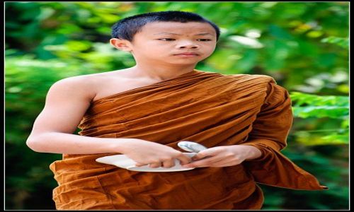 Zdjęcie TAJLANDIA / CHIANG MAI / WAT / MŁODY MONK