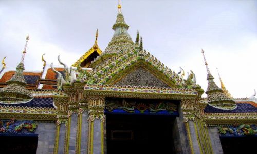 Zdjecie TAJLANDIA / Bangkok / zespl Paacowo-witynny / precyzja zdobienia wityni